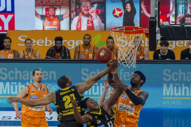 以萨维尼奥 以萨维尼奥